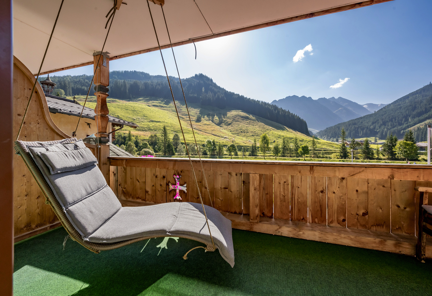 Von Ihrem Balkon aus haben Sie einen wundervollen Blick auf die majestätische Berglandschaft Österreichs.