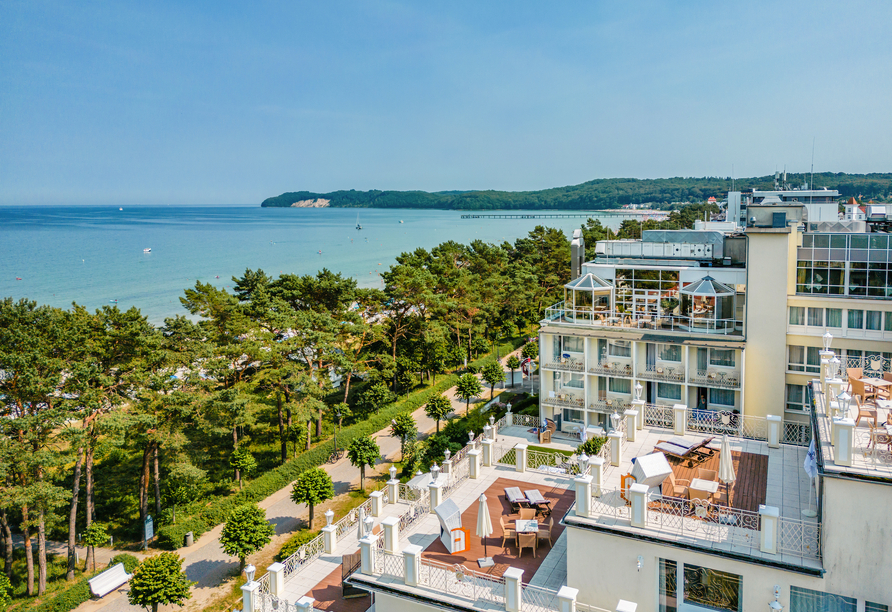 Ihr Strandhotel begrüßt Sie direkt an der Ostseeküste.