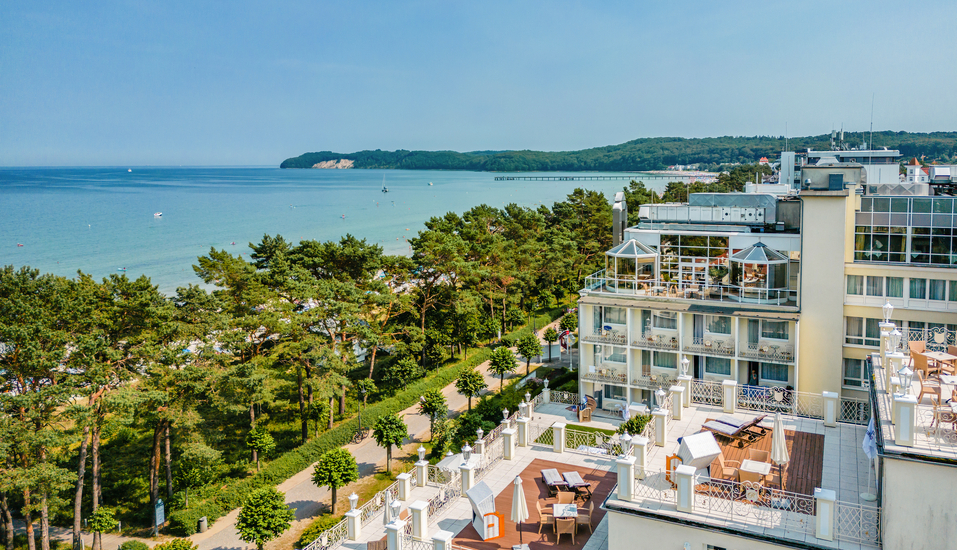 Ihr Strandhotel begrüßt Sie direkt an der Ostseeküste.