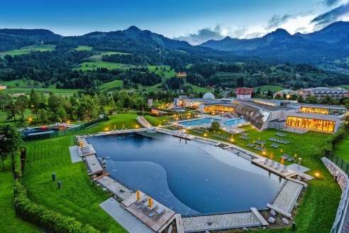 Erholen Sie sich während Ihres Urlaubs in der nahegelegenen Alpentherme Gastein.